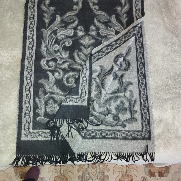 Black and Grey Soft 100% cashmere shawl - Picture 1 of 9